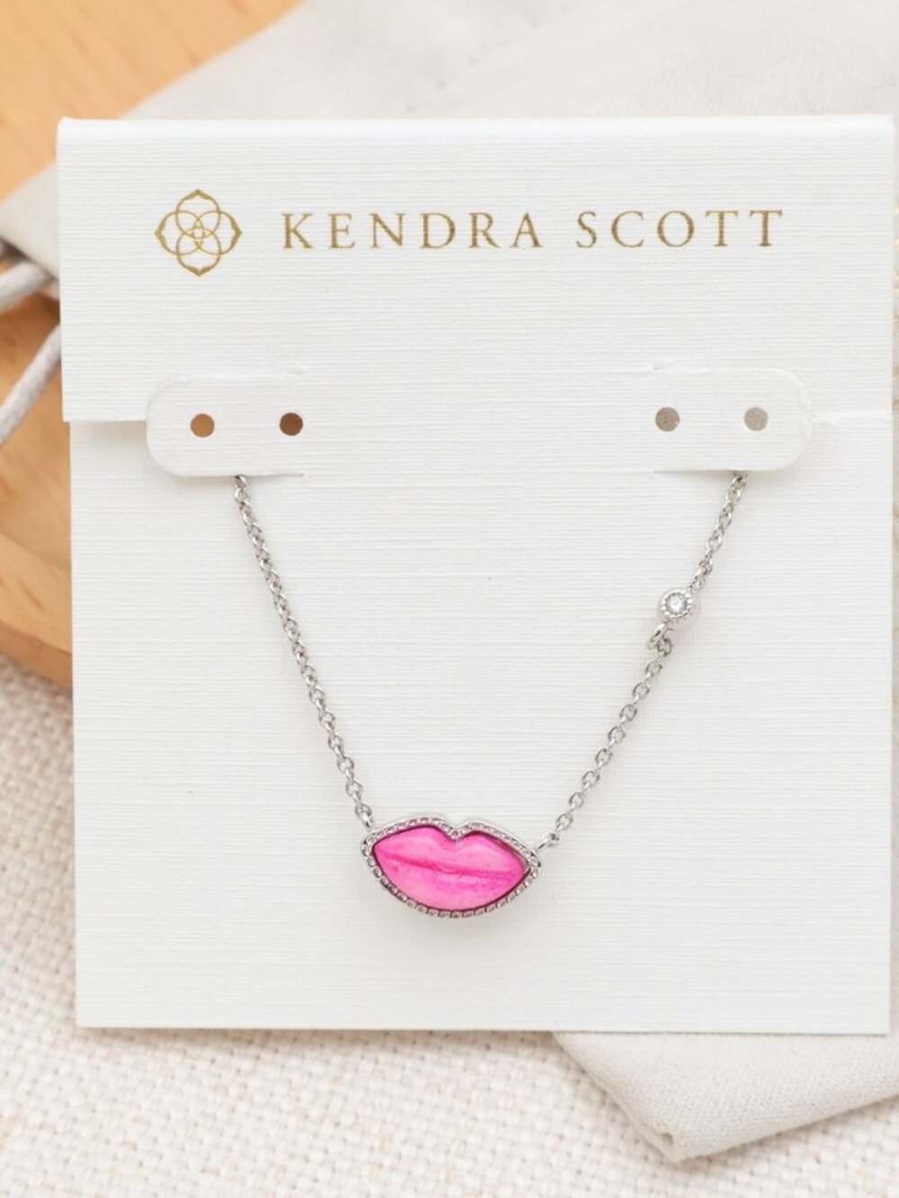 NEW Kendra Scott Lips Necklace Silver Hot Pink Mother--Pearl